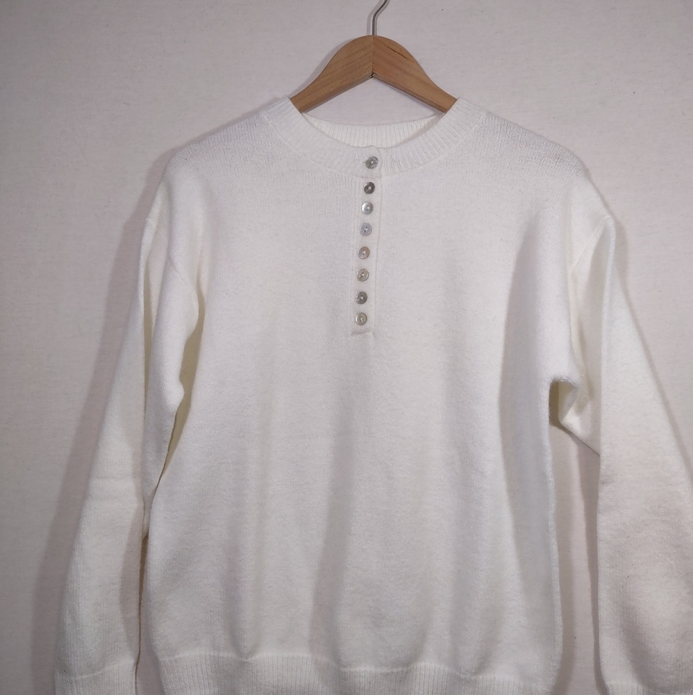 Made with ❤️ White Sweater Women's size M